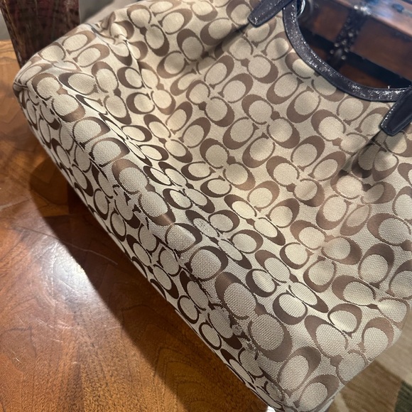 Coach large purse - Picture 4 of 5